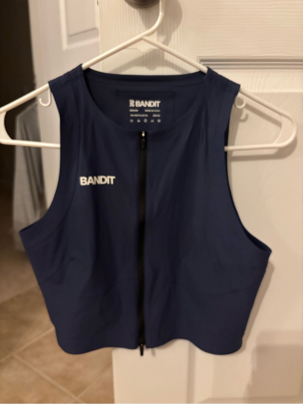 Bandit navy adapto crop